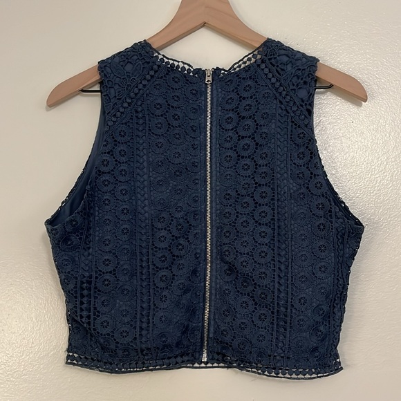 A&F Blue Eyelet Lace Crop Top - Picture 6 of 8